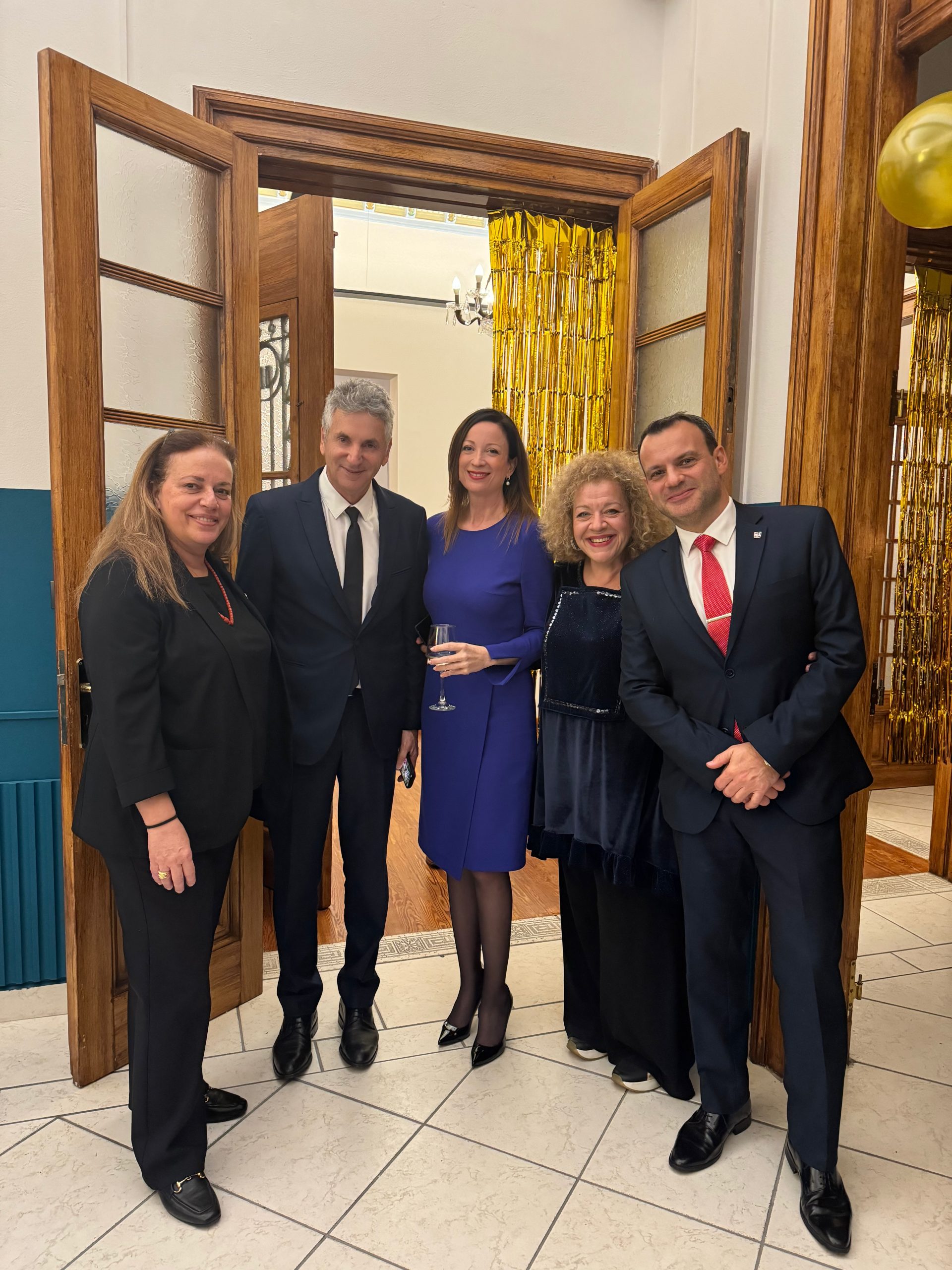 Facetune_02-03-2024-11-33-46 (1)