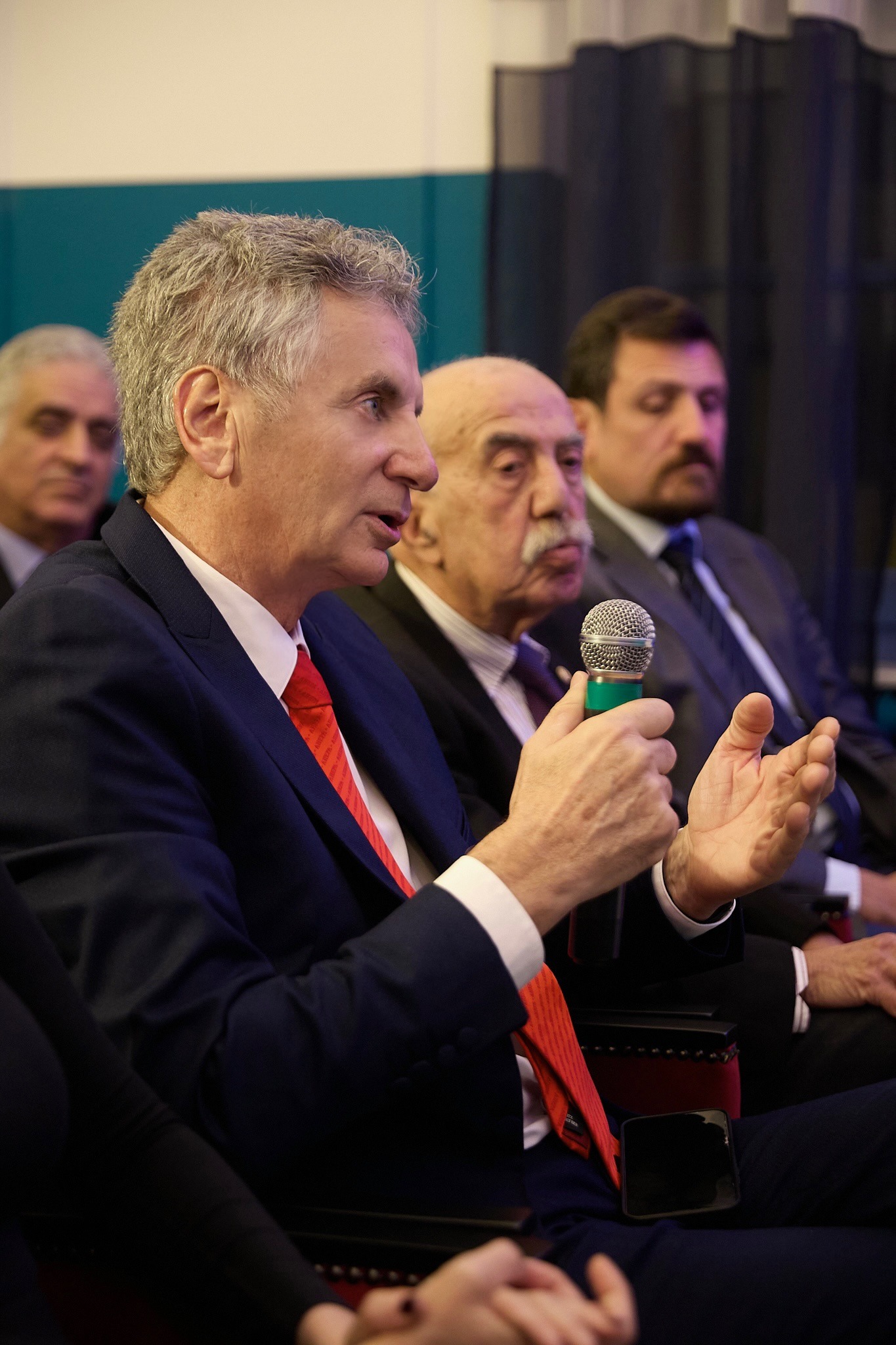 Facetune_04-06-2024-21-59-18